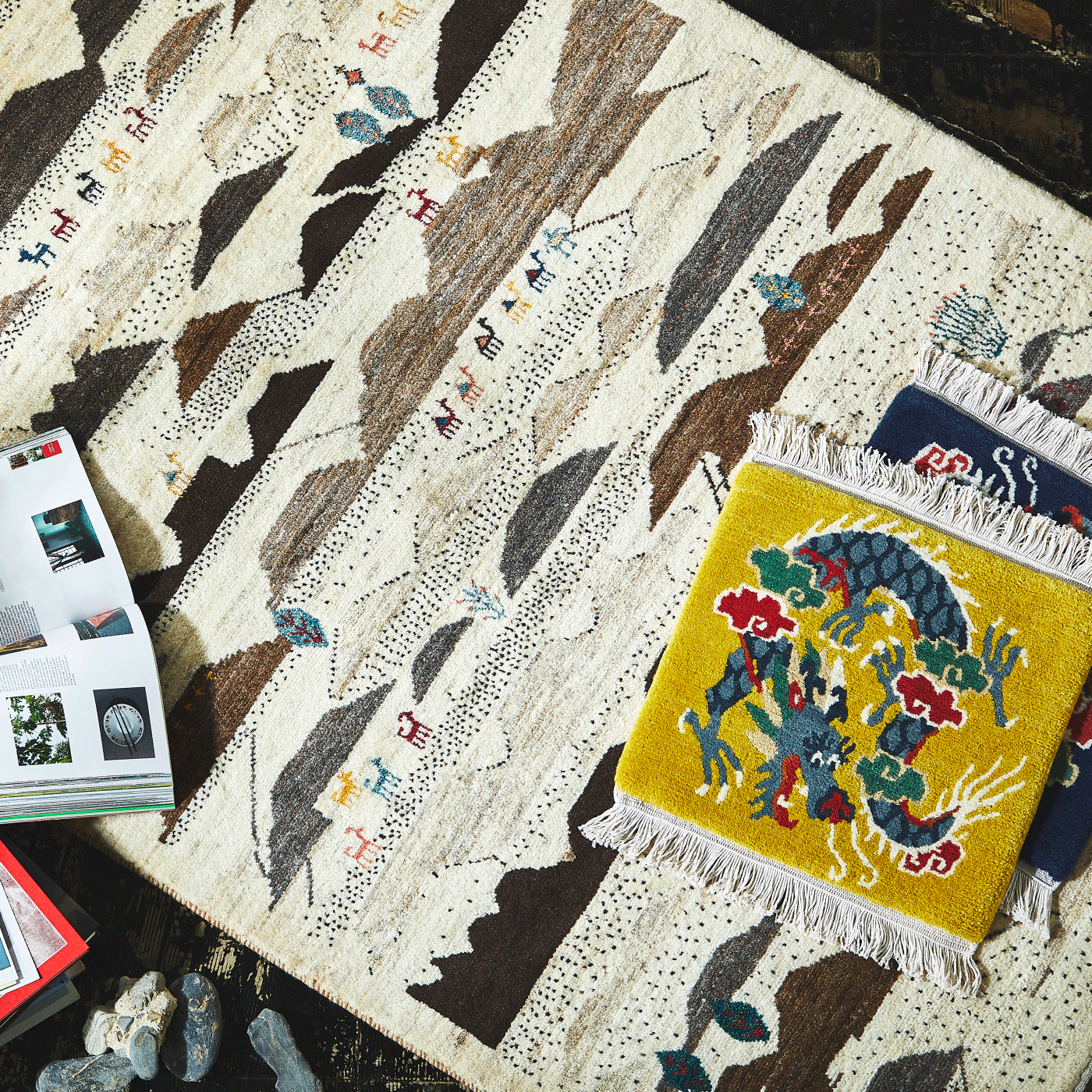 似ているようで違っている 比べてわかる、ギャッベとチベタンラグ入門